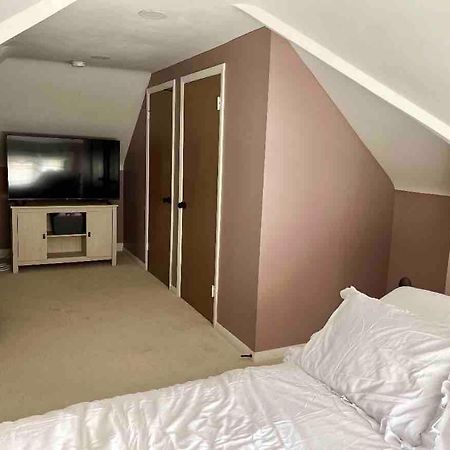 Elevated Entertainment Sleep Suite クリーブランド エクステリア 写真